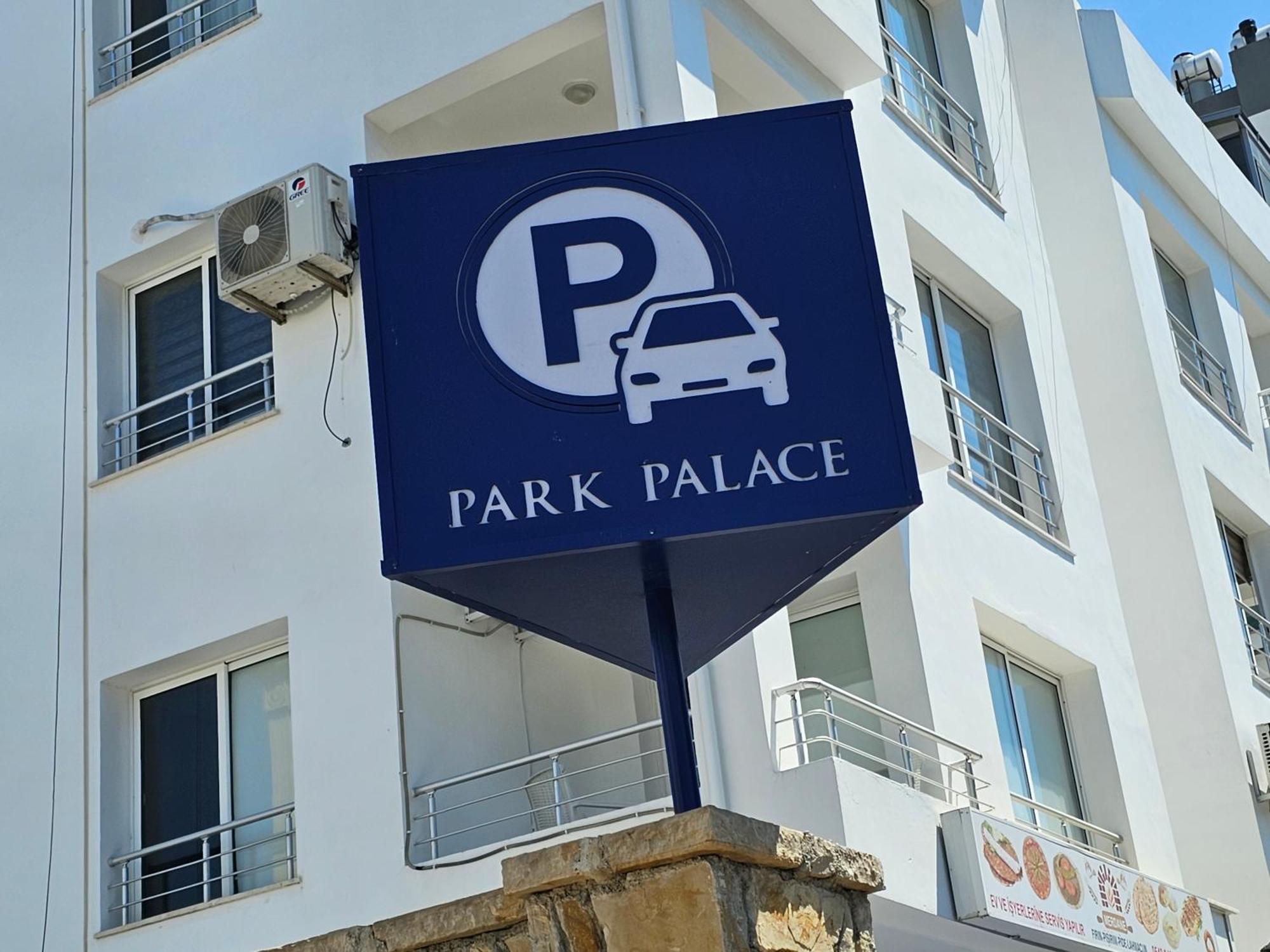Park Palace Hotel 凯里尼亚 外观 照片
