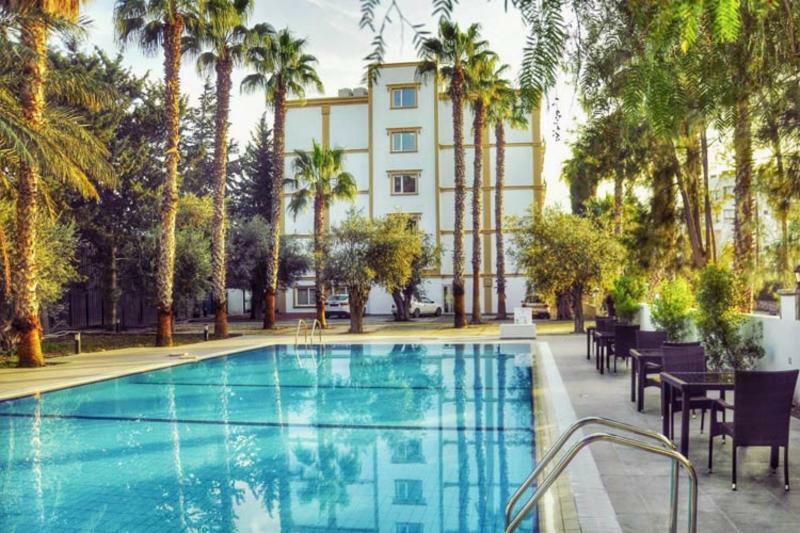 Park Palace Hotel 凯里尼亚 外观 照片
